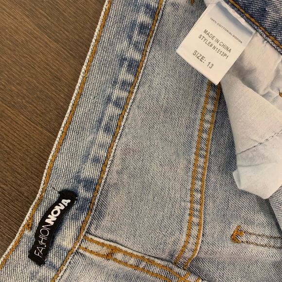 Fashion Nova Baggy Jeans- Size 13 - Picture 3 of 3